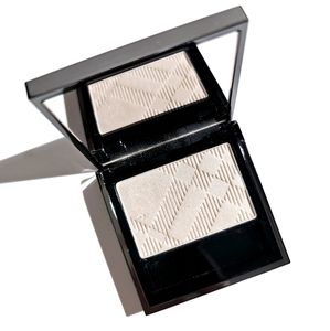 Burberry eye color wet & dry silk eyeshadow porcelain No.100
